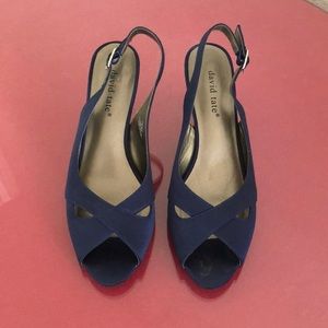 Beautiful navy satin David Tate sling back dressy sandal. Size 8.5 Narrow
